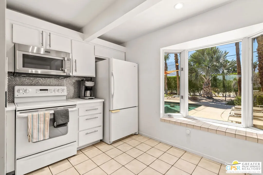 2207 N Viminal Road, Palm Springs, California 92262 home-pic-20